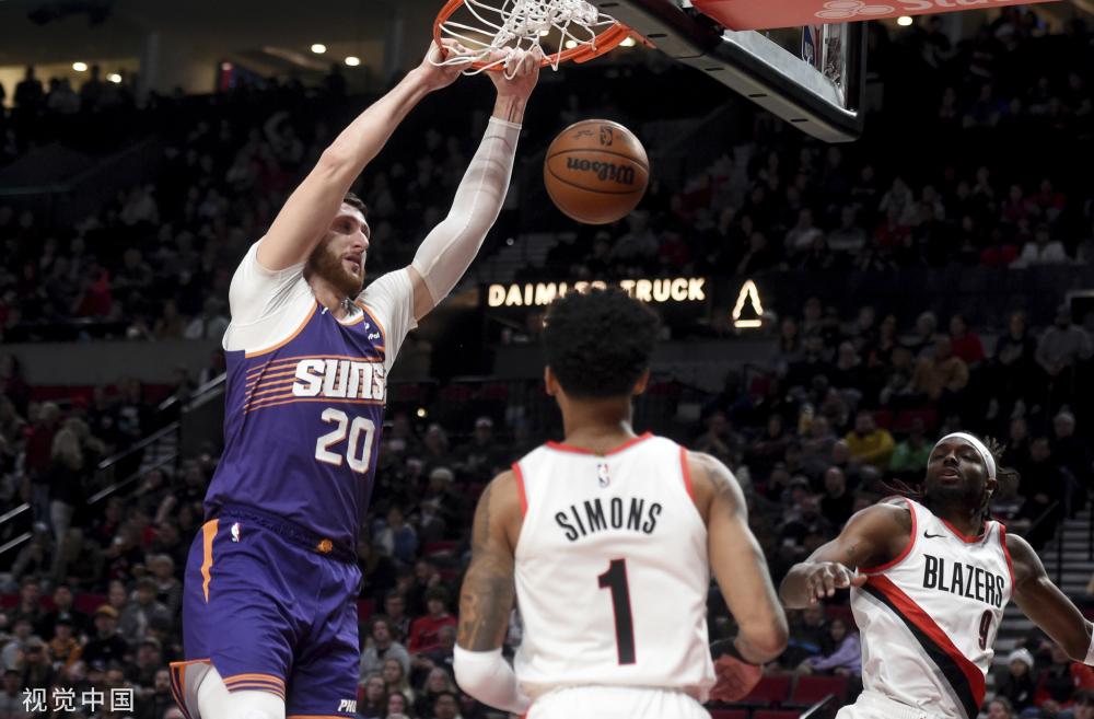 与众多先进 与众多先进